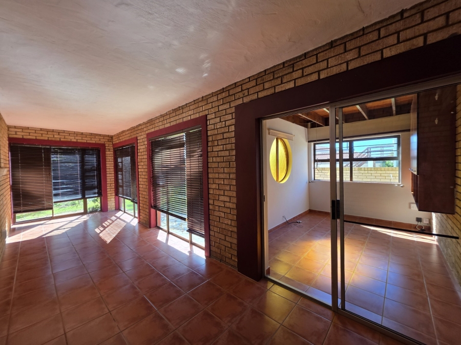 4 Bedroom Property for Sale in Wavecrest Eastern Cape